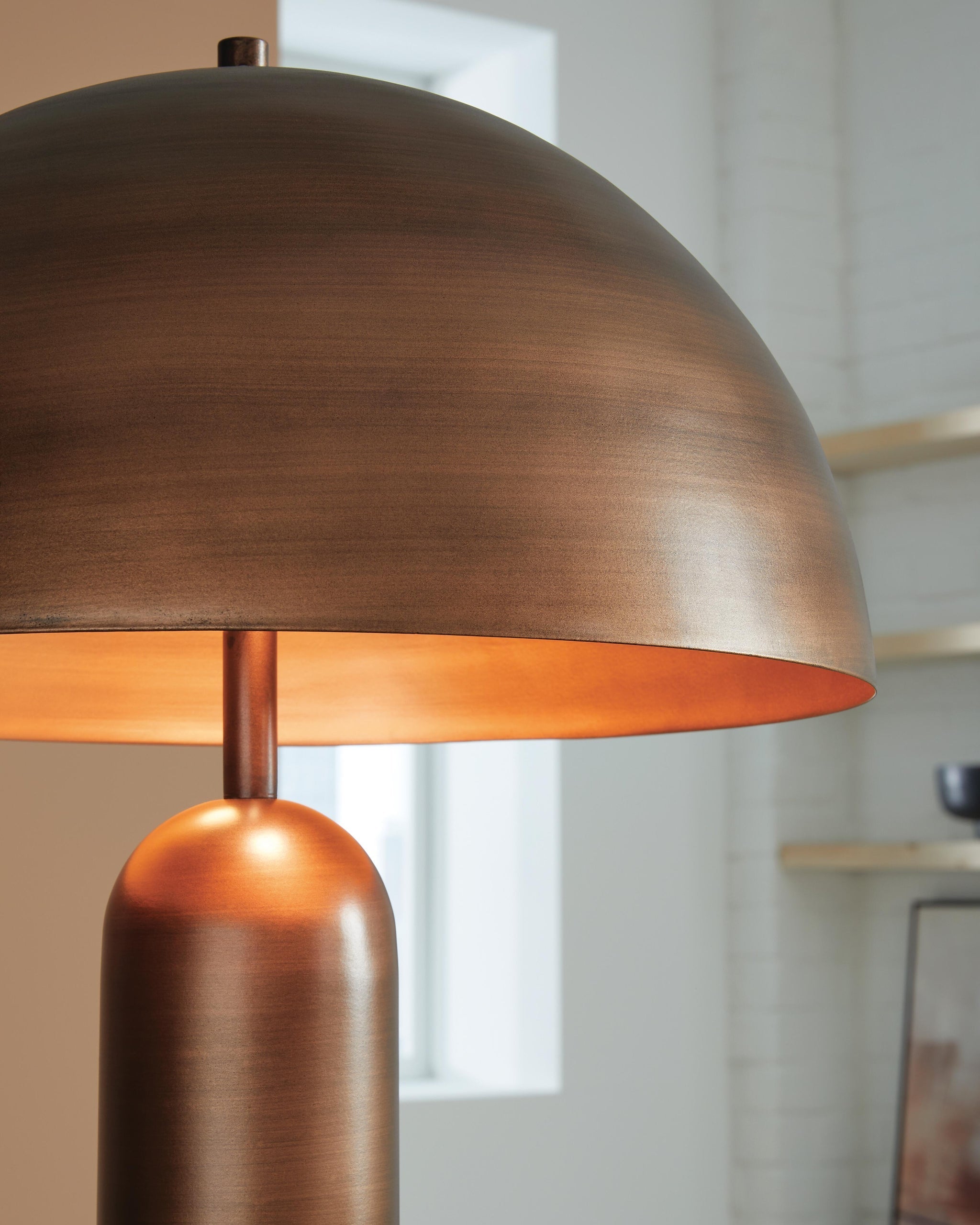 Wendfield Floor Lamp (Two-Tone)