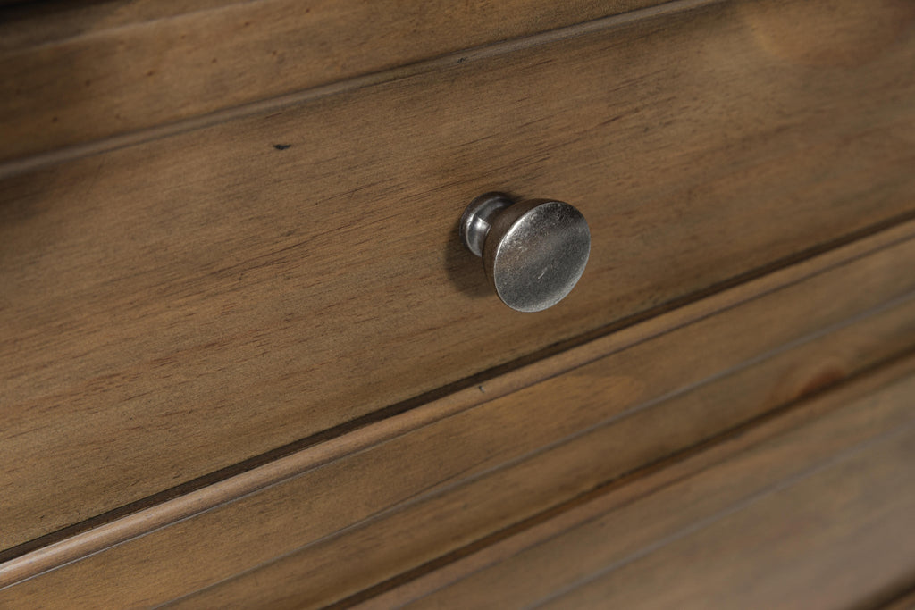 Feddinger Nightstand