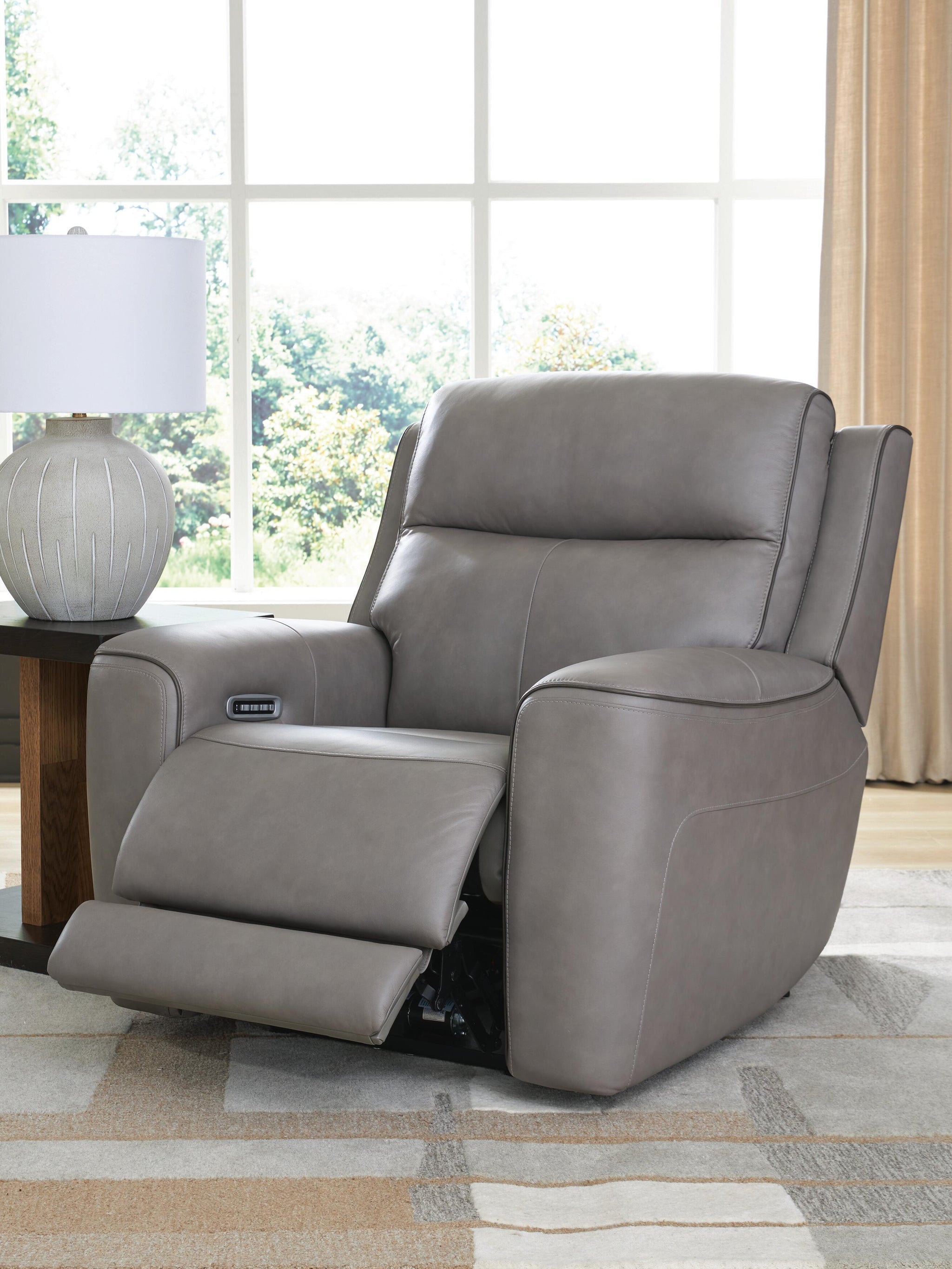 5Z-Comfort Power Recliner (Black/Gray)