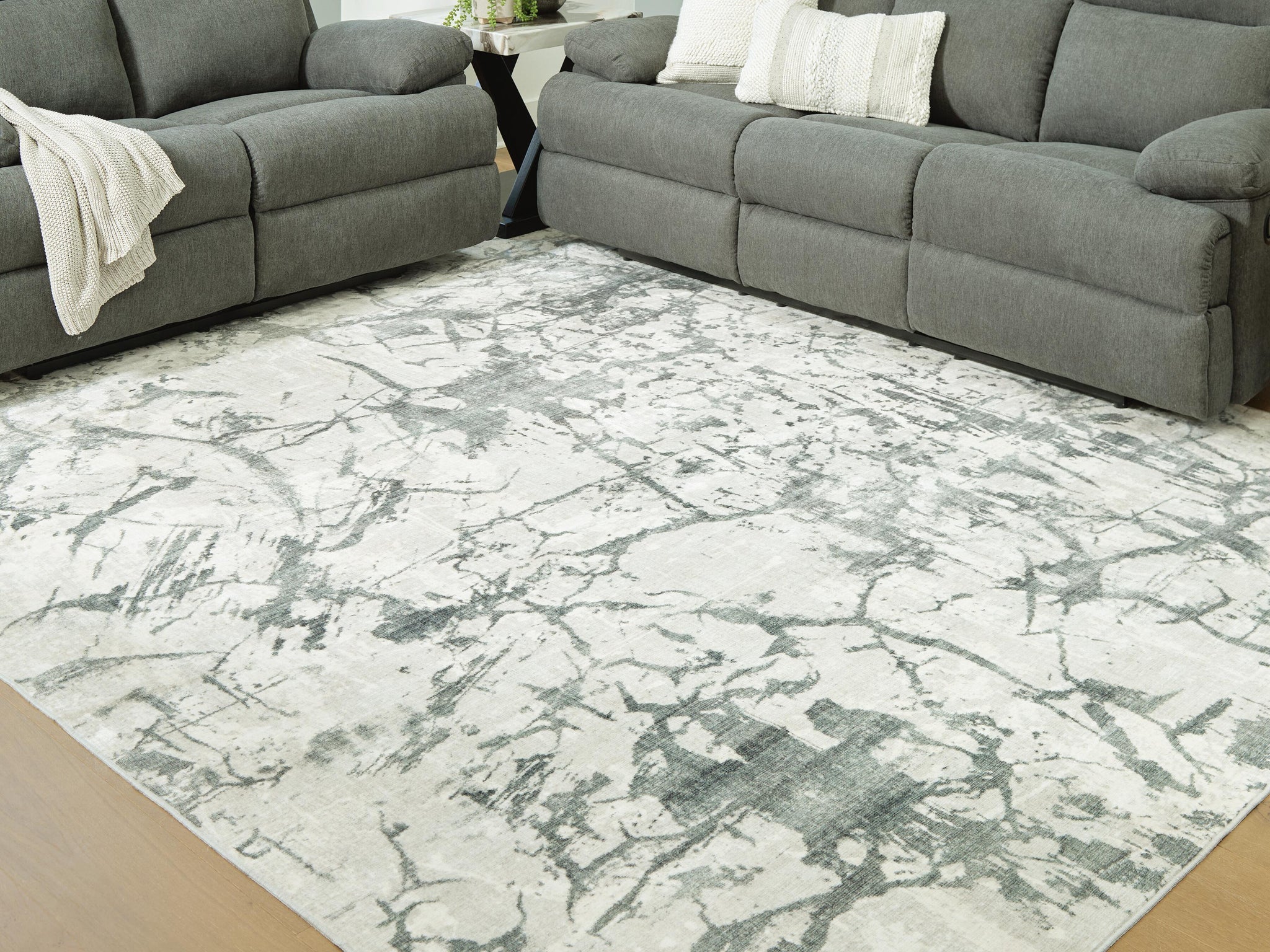 Tobinbury Washable 5' x 7' Area Rug