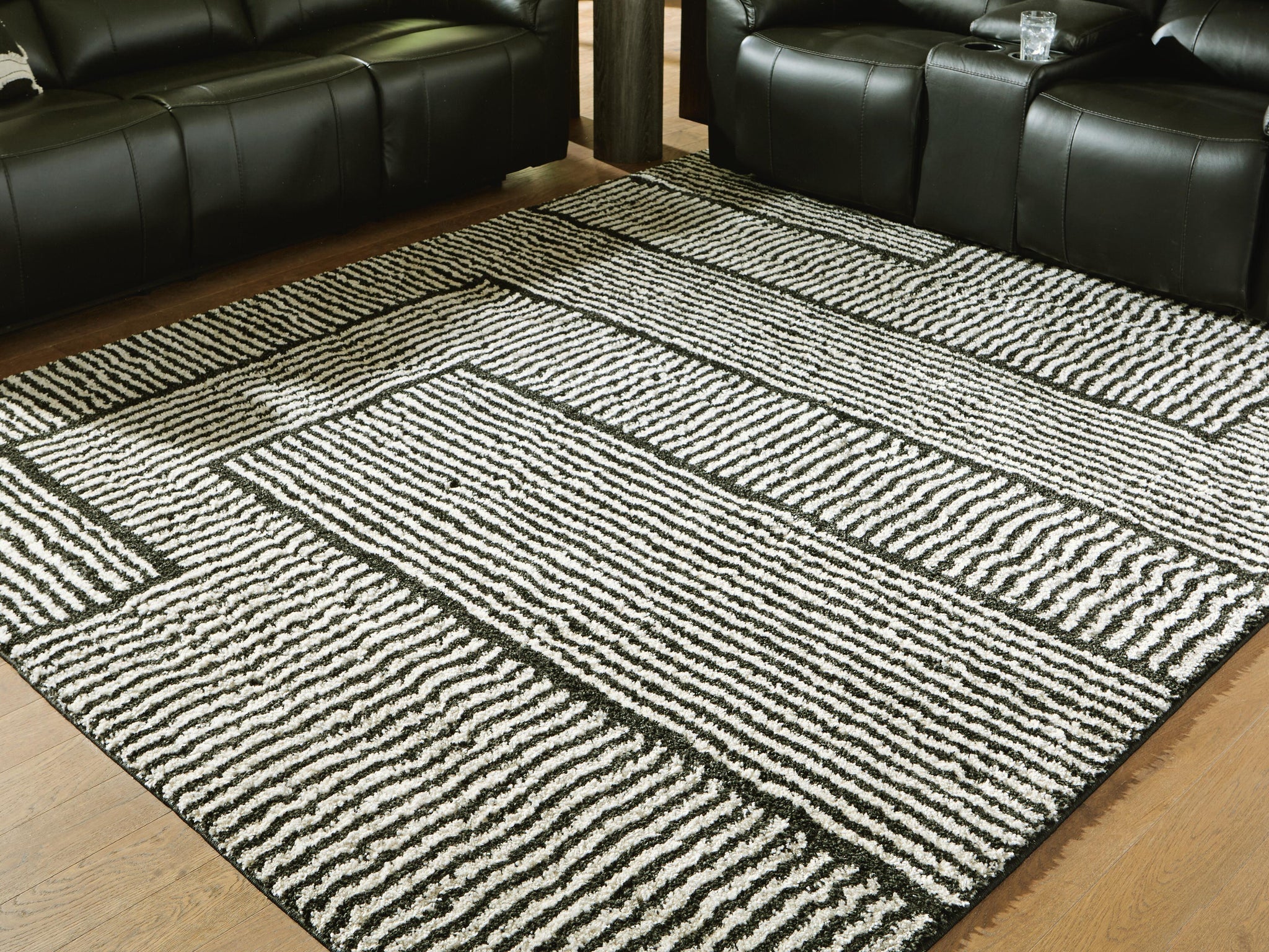 Kurtmen 5' x 7' Area Rug