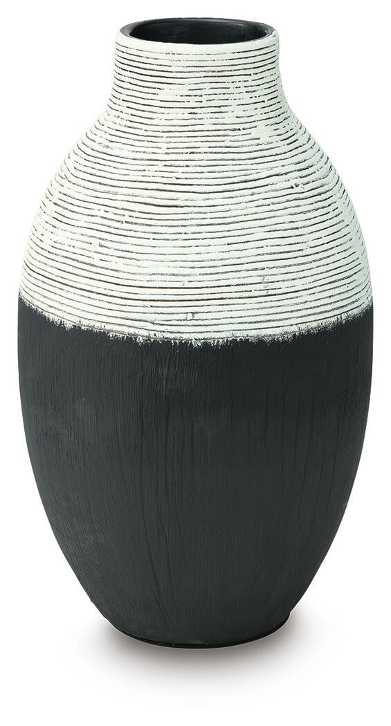 Girtha Vase 2