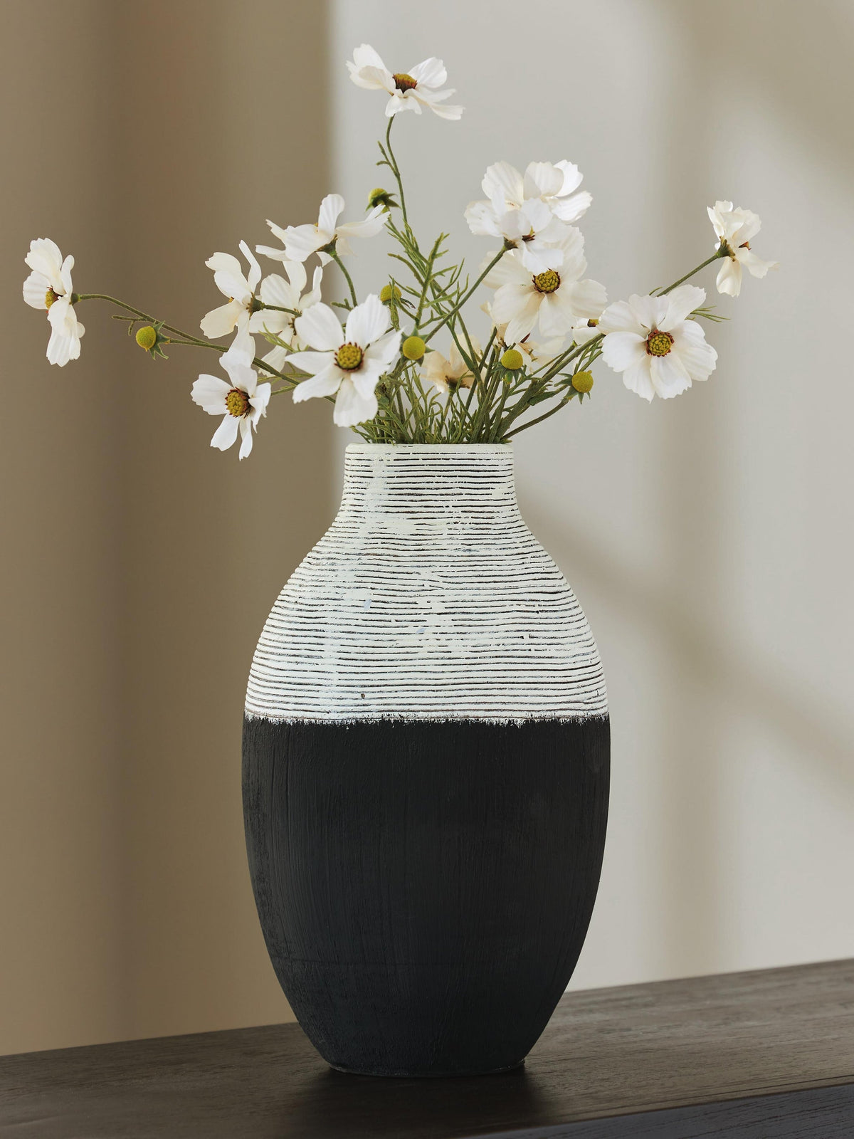 Girtha Vase 2