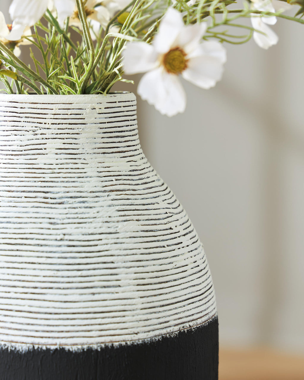 Girtha Vase 2